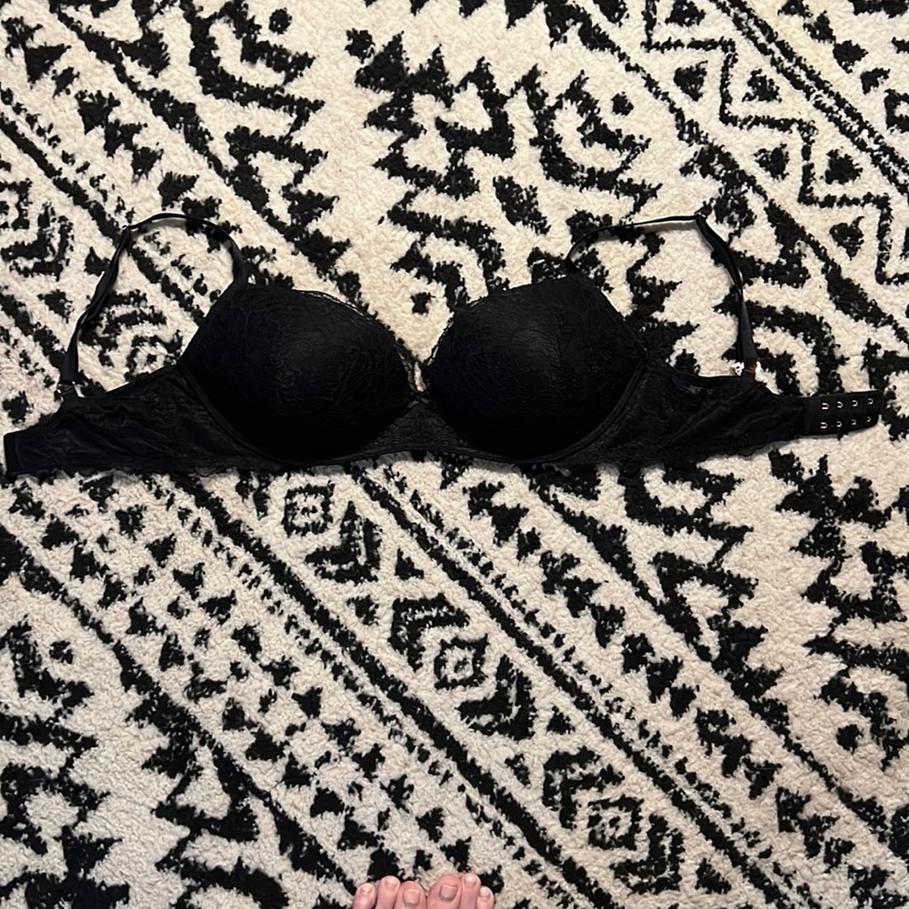 Victoria Secret 34DD, Black Lace, under wire free, never worn